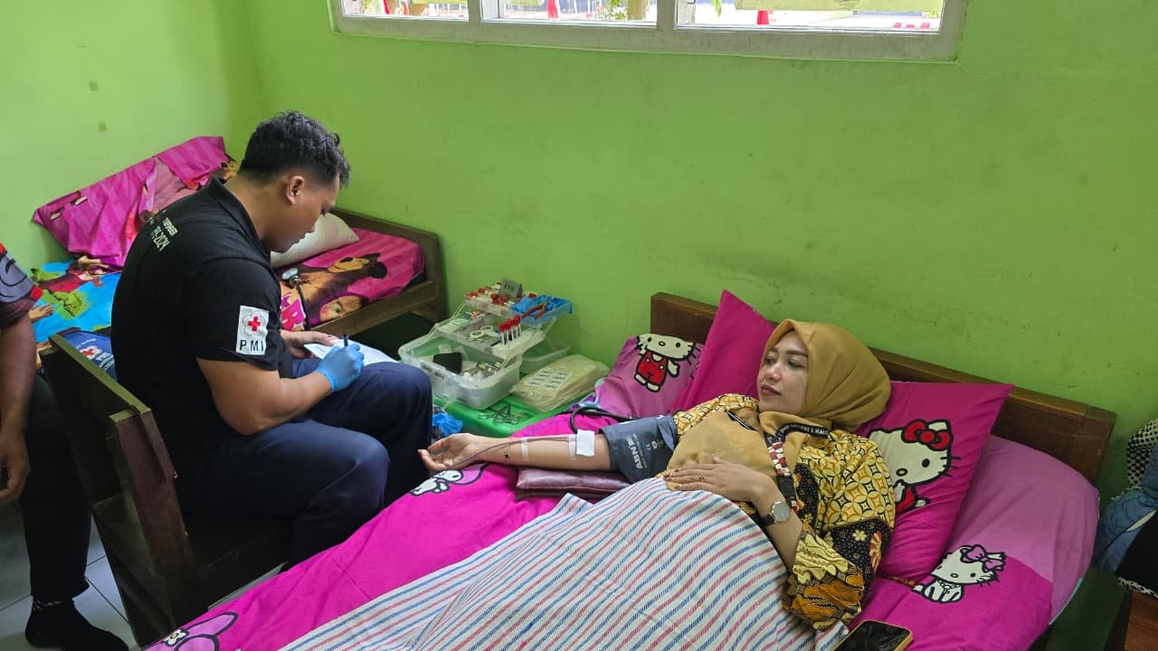 Donor Darah HUT 47 Essaka oleh PMI Rembang